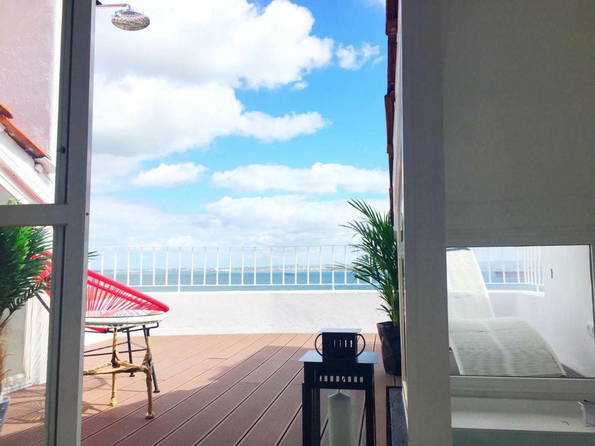 Apartment Design With Rooftop Terrace And 180-degree River&city Views Lissabon